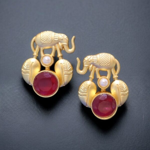 Golden Premium classic statement earring - Image 3