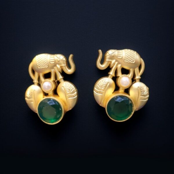 Golden Premium classic statement earring - Image 5
