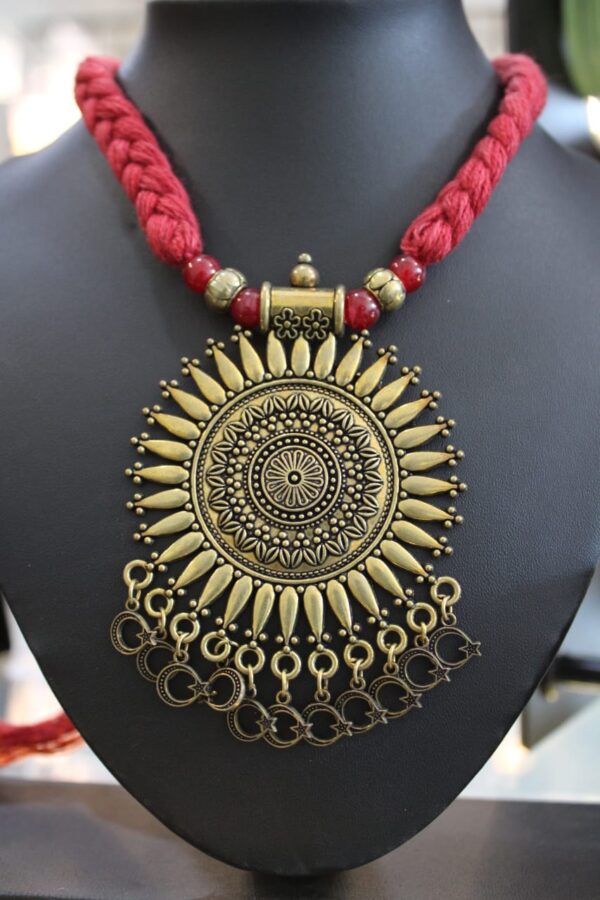 Thread work necklace long - Image 2