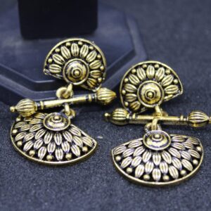 Golden contemporary drop earring