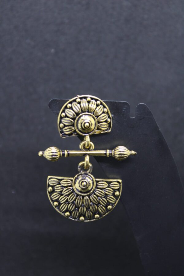 Golden contemporary drop earring - Image 4