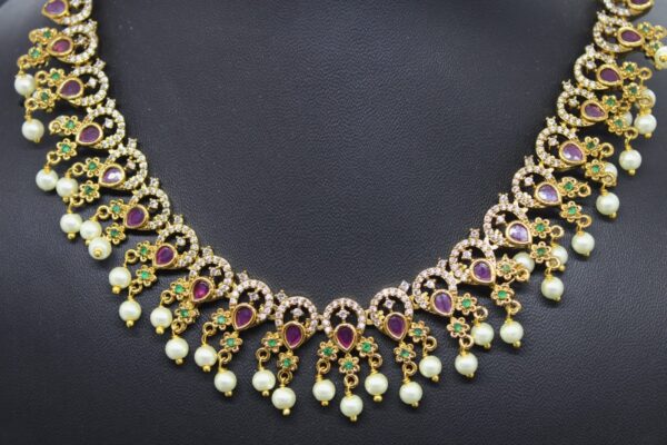 Premium leaf motif pearl necklace set - Image 2