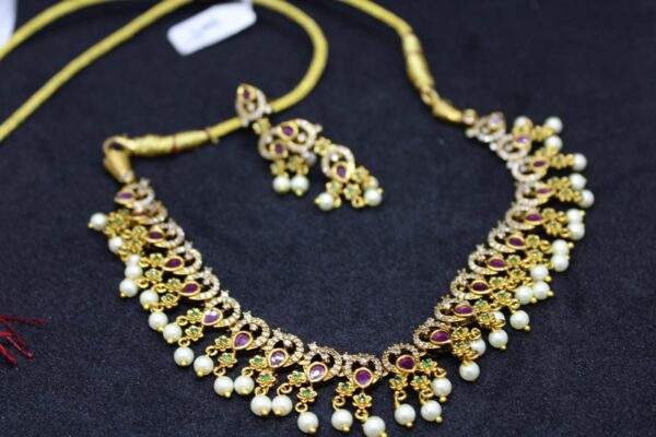 Premium leaf motif pearl necklace set - Image 3