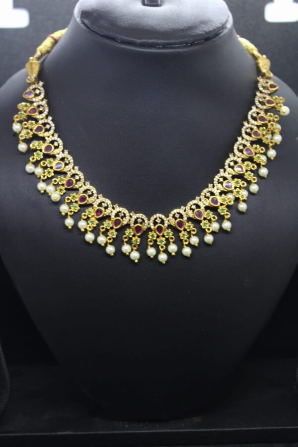 Premium leaf motif pearl necklace set